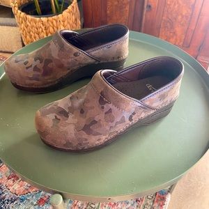 Dansko Professional Camo Nubuck Size 37